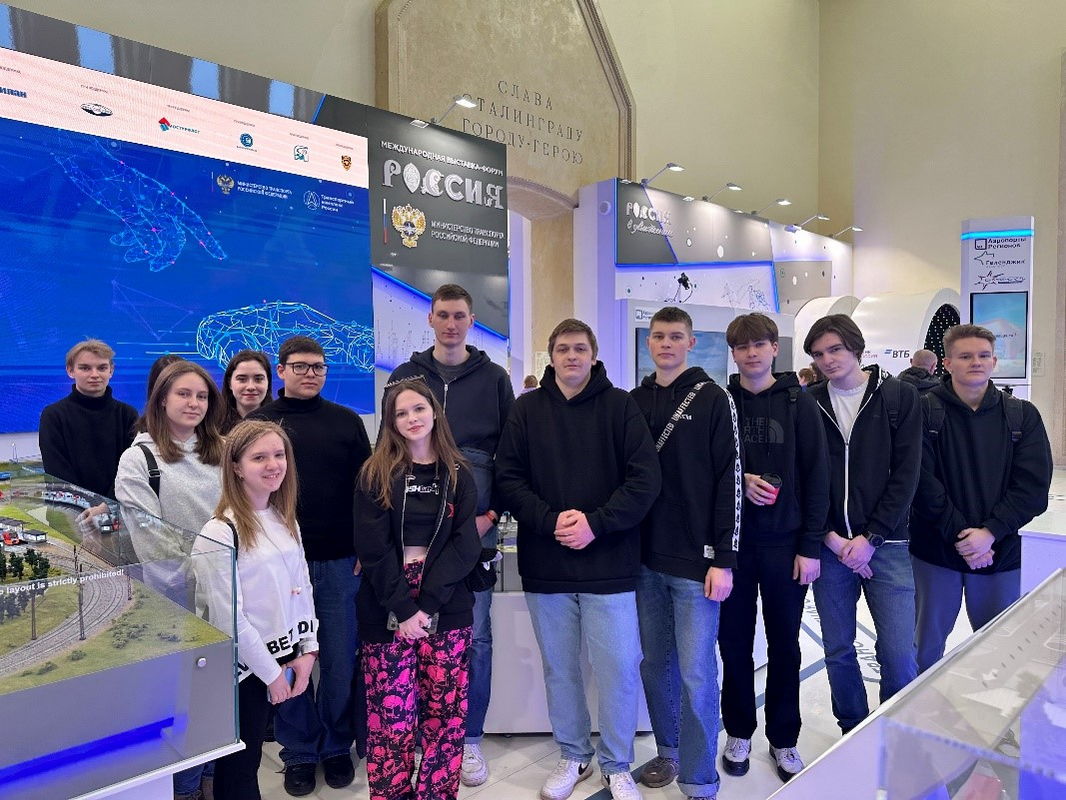 Студенты Юридического института посетили экскурсию по экспозиции «Россия в движении»